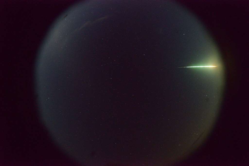 Image of the bolide of November 27, 2015 (10:43:28 UTC; 9:13 pm local) recorded by the camera of the Desert Fireball Network at William Creek, South Australia / photo: DFN