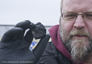 Andreas Gren and the found meteorite / Photo: S. Buhl and A. Gren