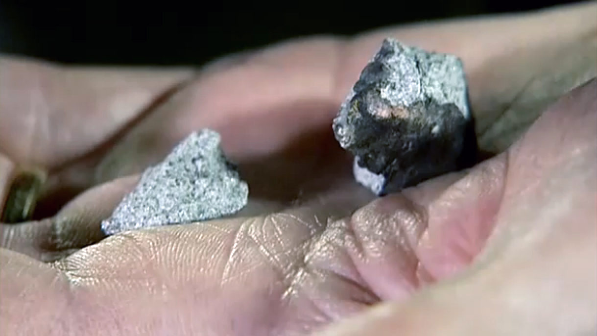Henning Haack presenting the two smaller fragments of the meteorite to the media on 7 February 2016 (image: tv2.dk)